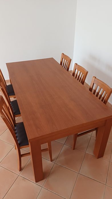 Mesa cerejeira 2.10X1.00 mais cadeiras