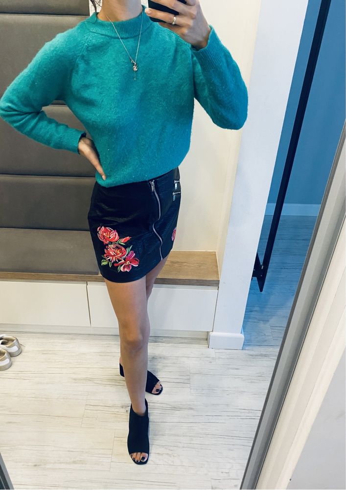 Czarna elegancka spódniczka mini skórzana z eko skóry eko skóra h&m za