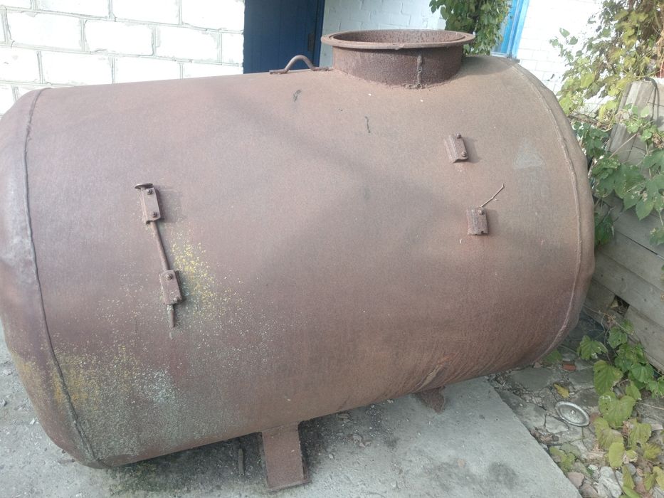 Бочка металева раніше призначалася для зерна