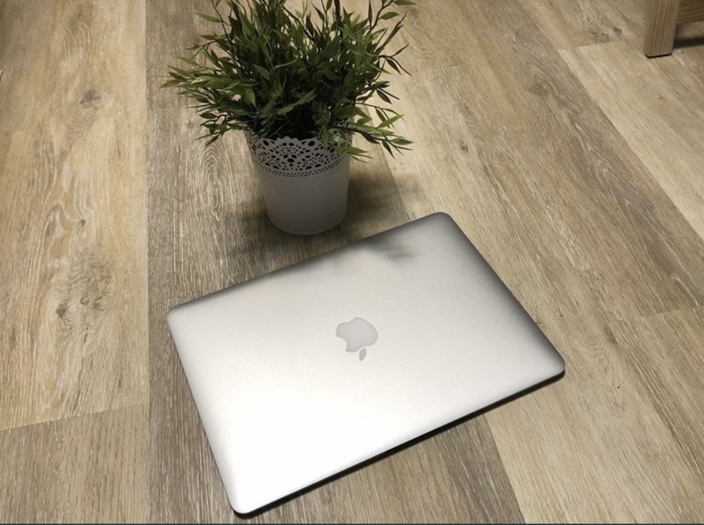 MacBook Air (13-inch) - Como novo