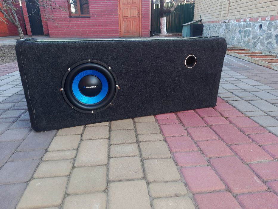 Сабвуфер блаупункт з усілком