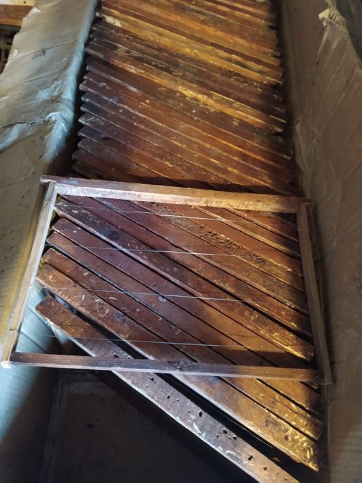 Продам бджоли, рамки, рамки дадани,8 вуликів, бджоли сім'ї, пасіку, ву