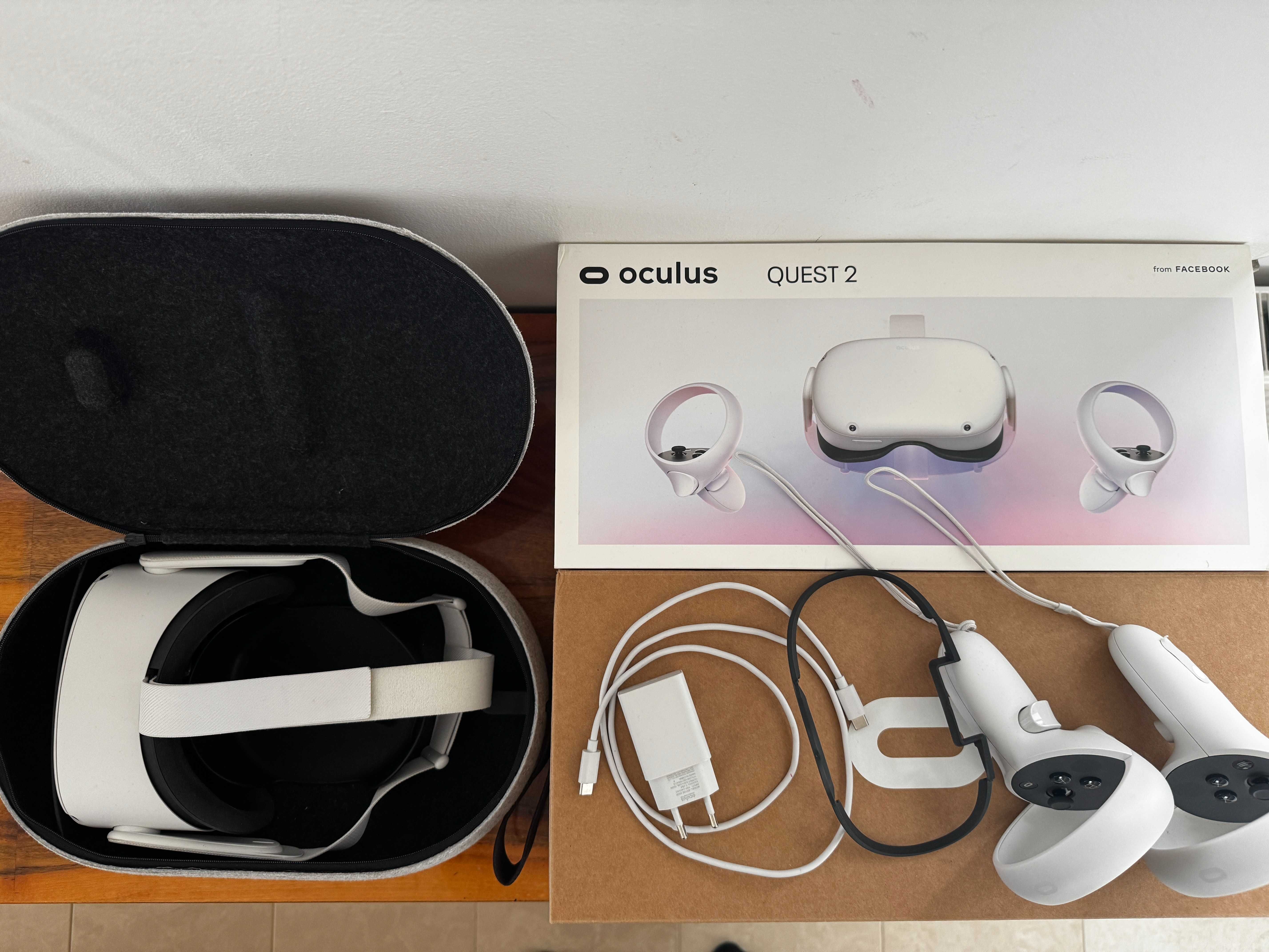 Oculus Quest 2 64gb + oryg. Case / Etui - niemal NOWY