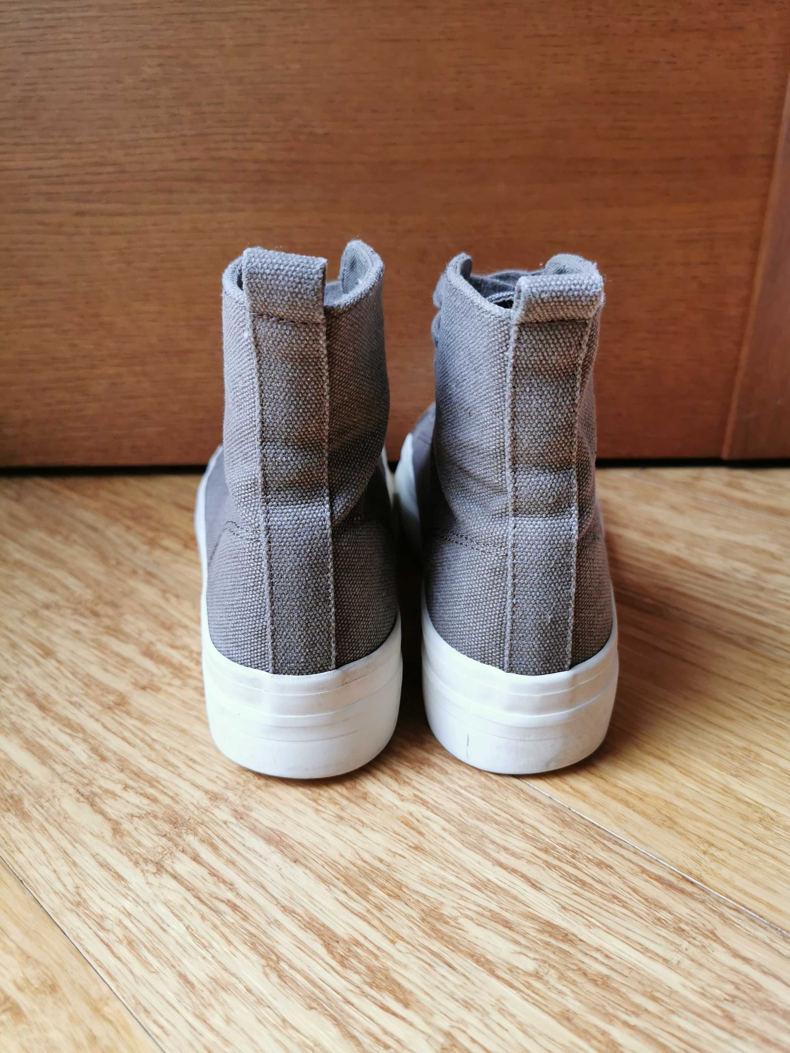 Sneakersy, trampki pull&bear, rozm. 38, beżowe, wysokie podeszwy