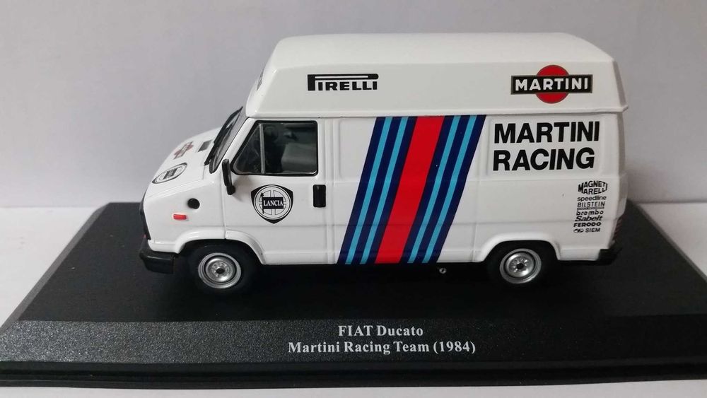 Miniaturas carrinhas assistência rally