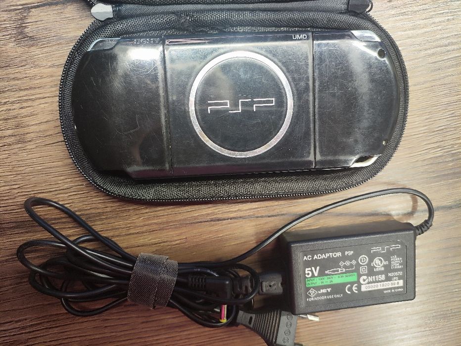 PSP 3006 +16гб игры +чехол Наруто +зарядка оригинал