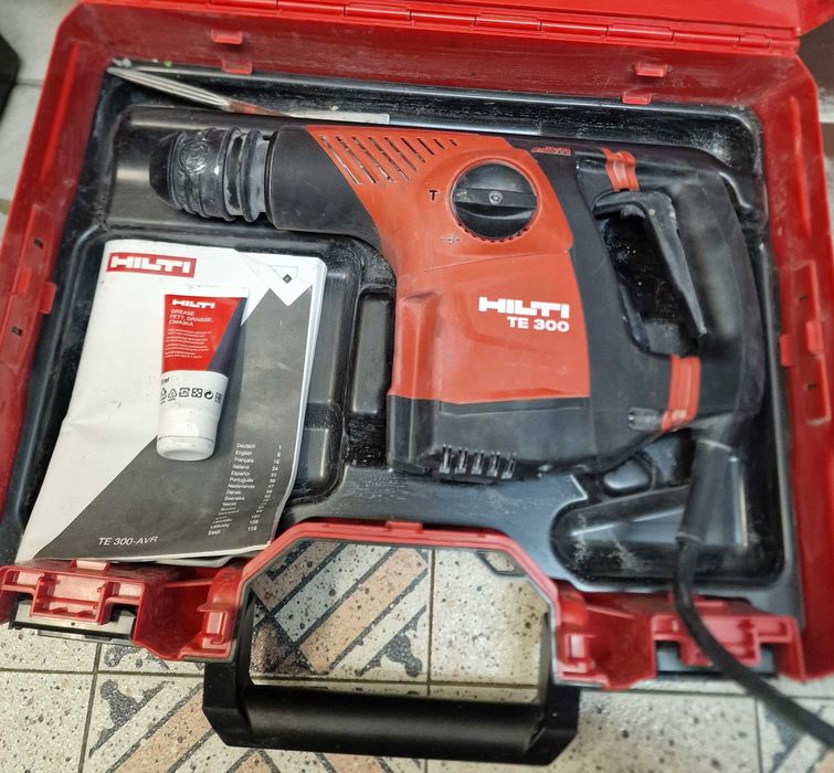 Młot udarowy Hilti TE-300 AVR z walizką