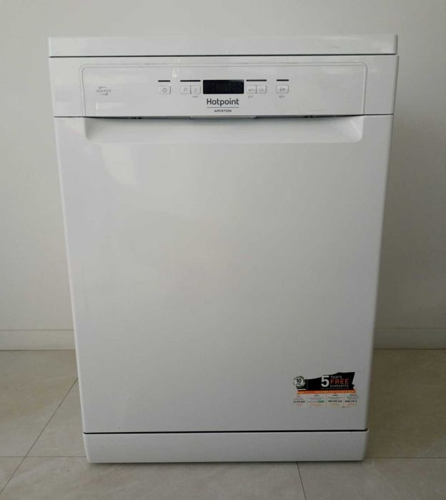 Máquina lavar loiça Hotpoint - c/erro F15 - ideal peças ou arranjo