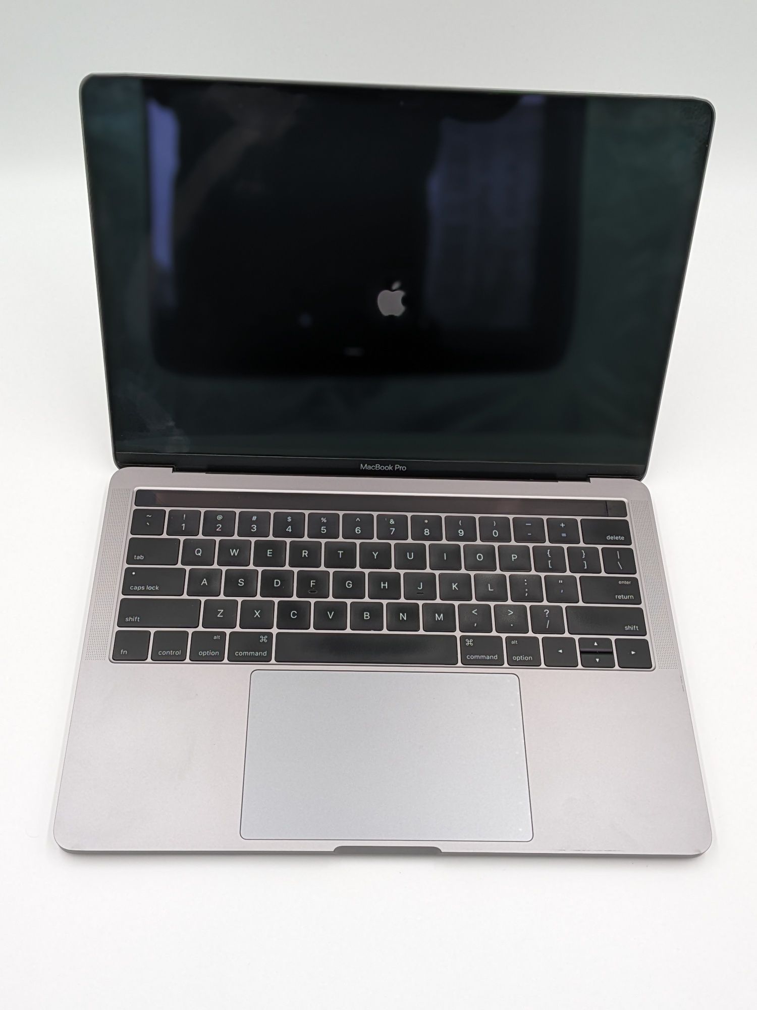 Ноутбук Apple MacBook Pro 13,3 2016 (I7/16/256) TouchBar