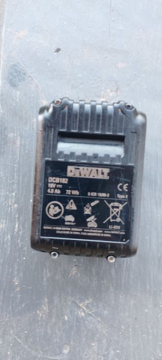 Продам акумулятор dewalt 4 ah