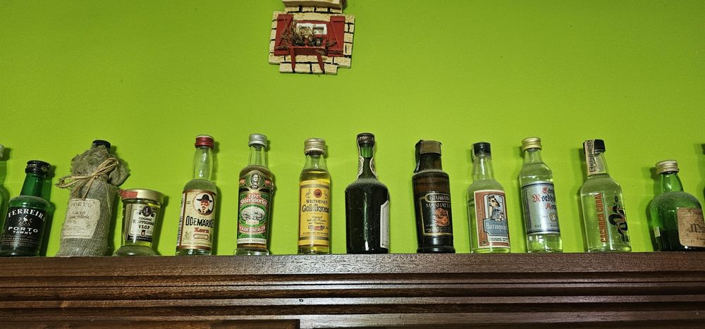 80 garrafinhas miniatura de coleção