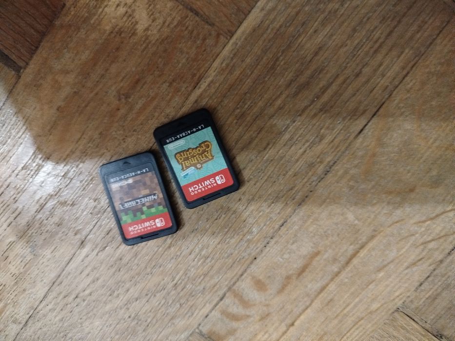Nintendo Switch mało używany + case i dwie gry