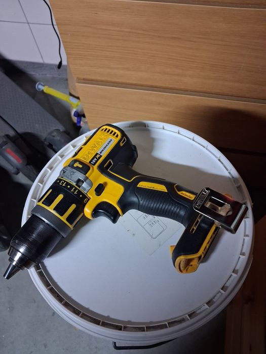 Wiertarko wkrętarka udarowa dewalt 18V XR dcd795N bez baterii