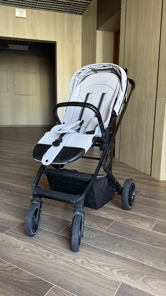 Прогулянкова коляска Carrello Alfa з реверсивним сидінням