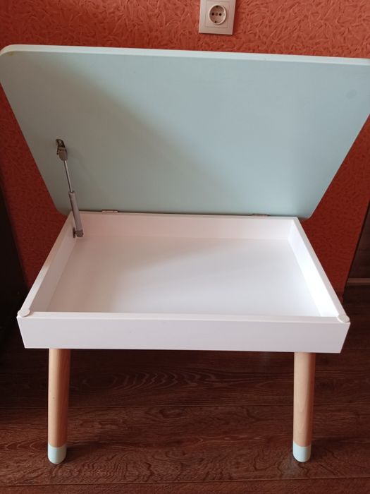 Дитячій столик зі стільцем