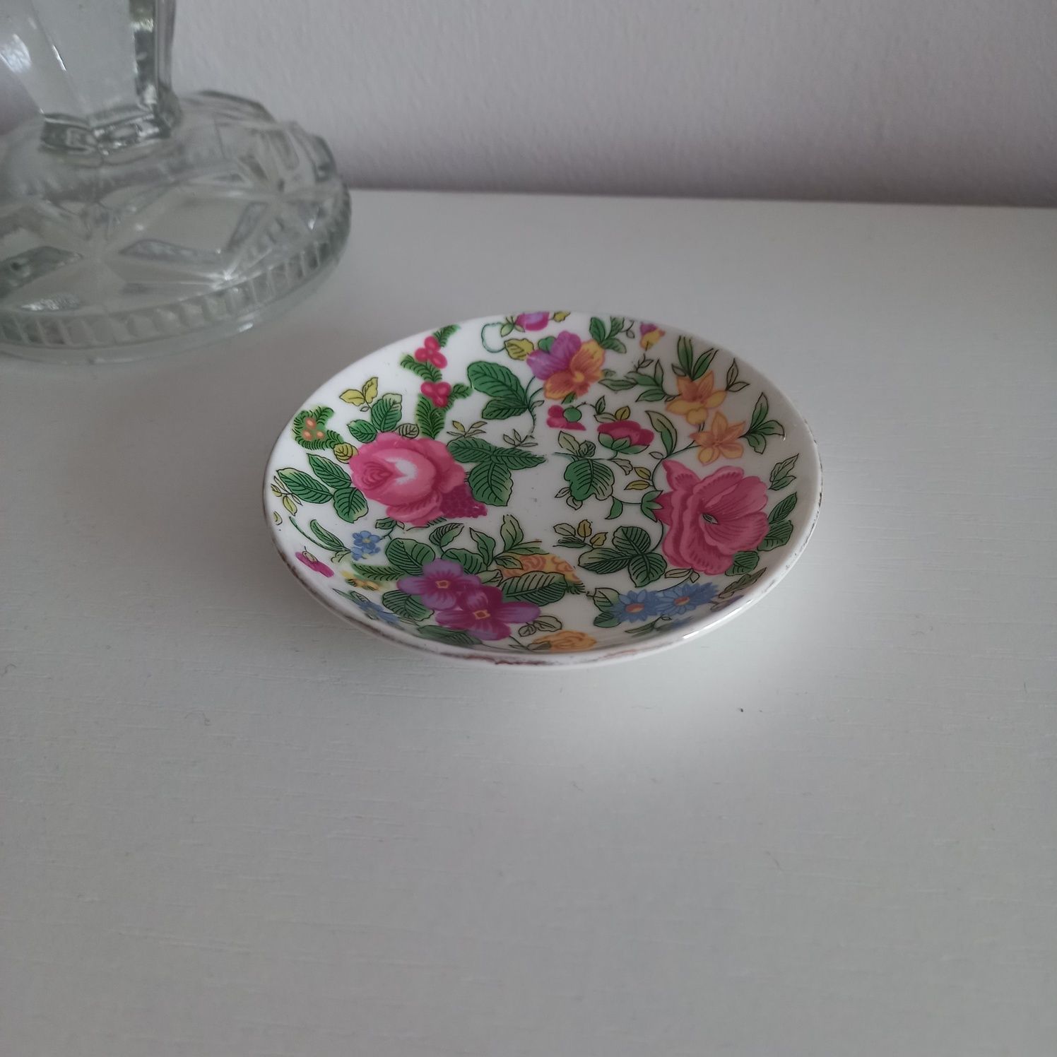 Talerzyk Staffordshire porcelana kostna true vintage biały kwiatowy