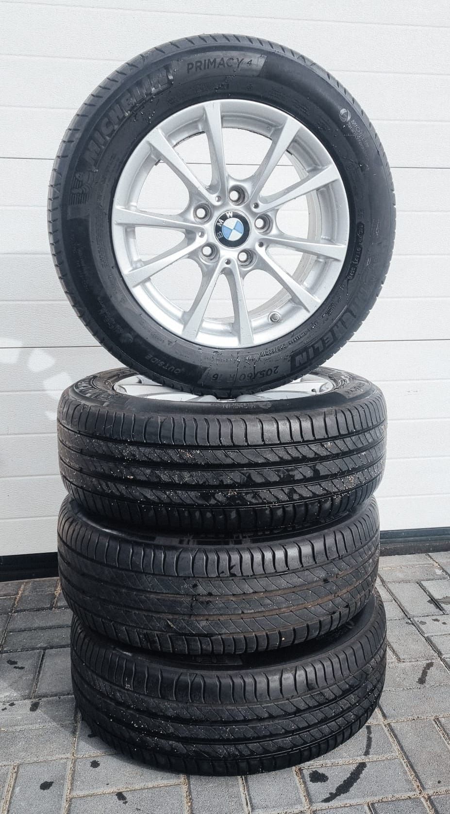 Oryginalne felgi BMW z oponami letnimi Michelin Primacy 4 205/60 16
