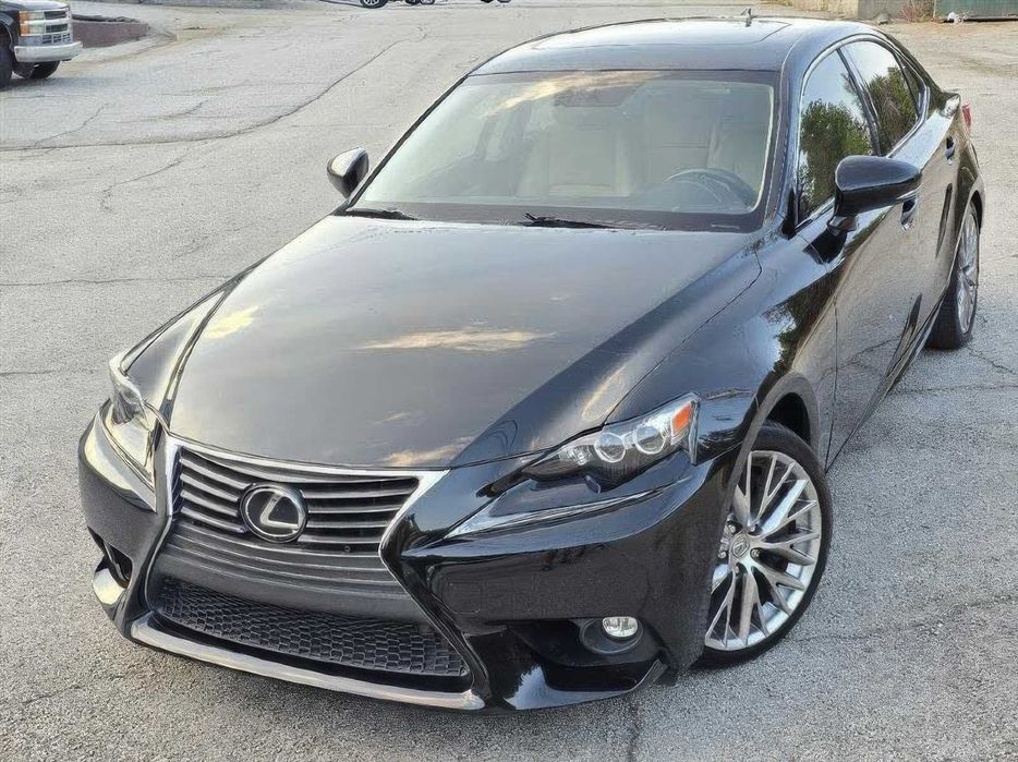 Lexus IS 200t      2016