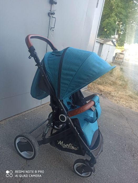 Прогулянкова коляска.