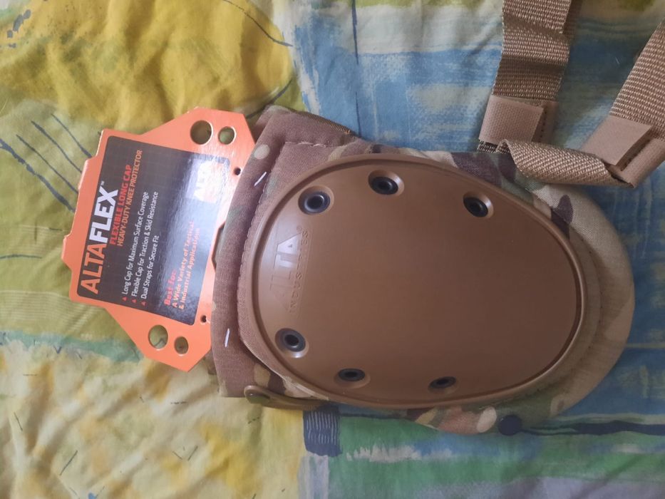 Рукавиці, наколінники інші корисні дрібниці