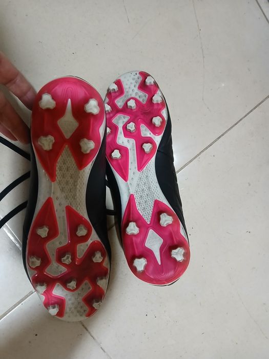 Chuteiras adidas 44 e dois terços