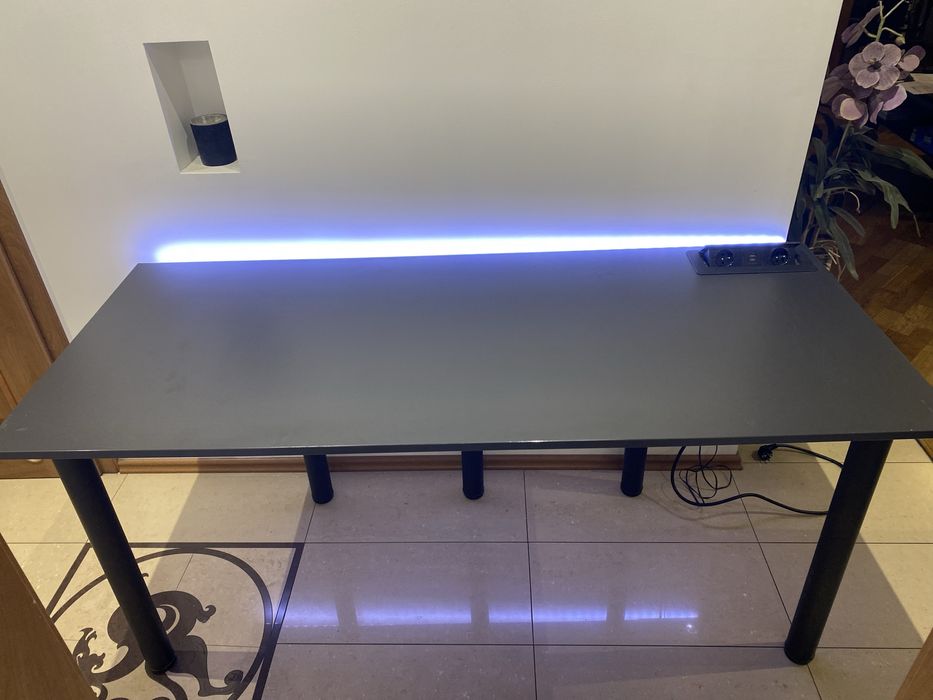 Biurko pod komputer elektryka led