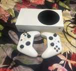 Xbox Series S 512 GB + dwa pady