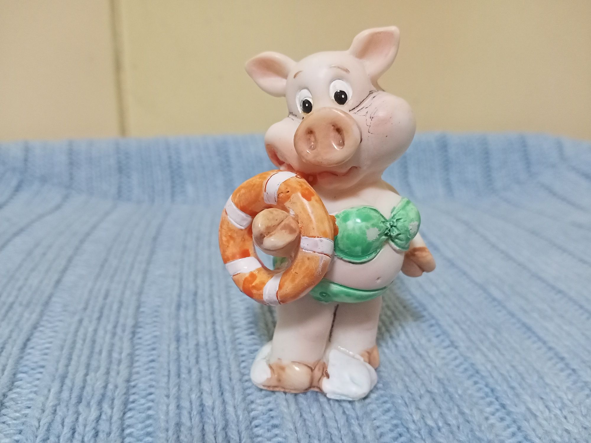 Статуэтка поросенок свинья свинка в купальнике мрамор
