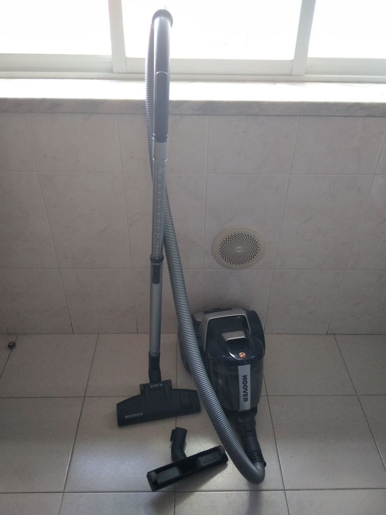 Aspirador Hoover sem saco + acessórios