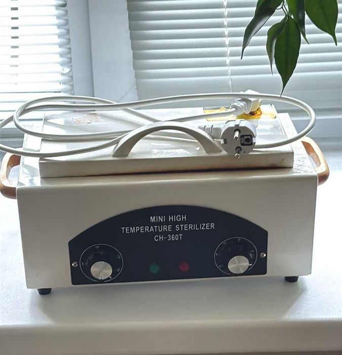 Кушетка косметологічна для косметолога/масажиста