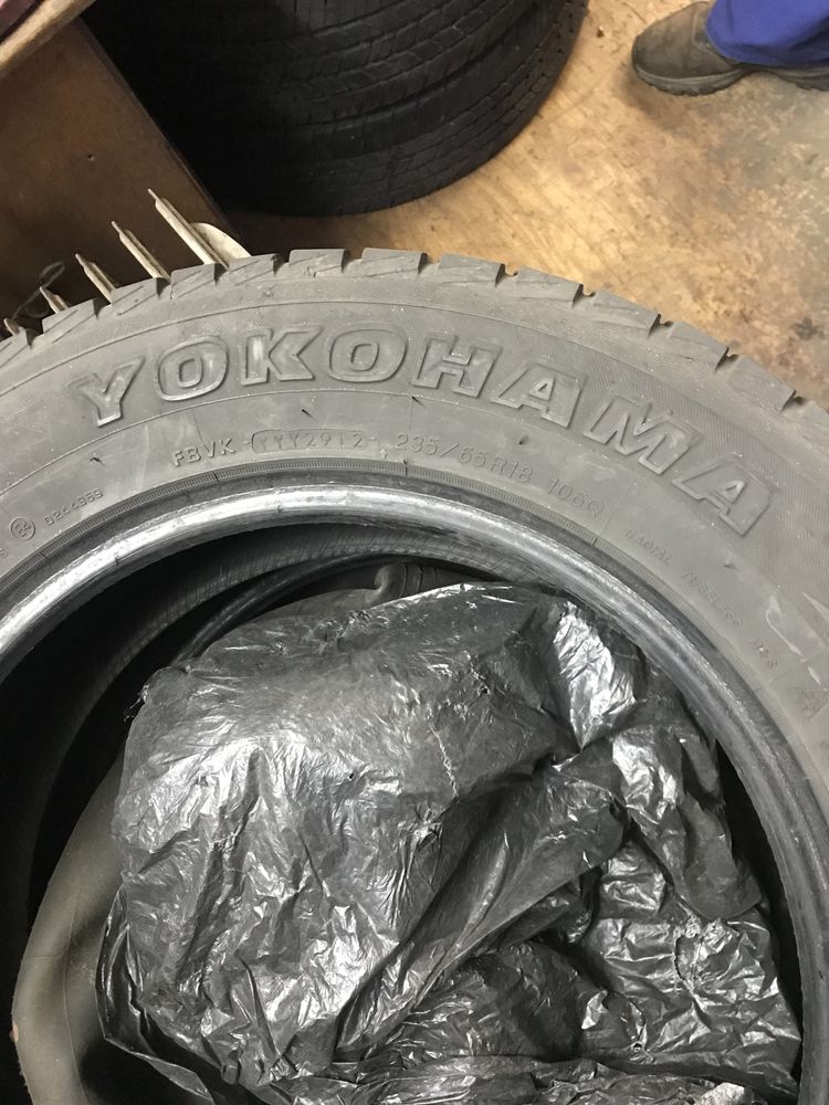 Комплект резини Yokohama Geolandar 235/65/R-18  106Q зима