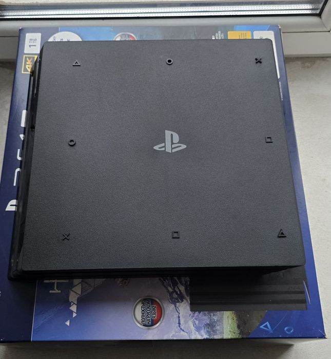 PS4 Pro 1TB + геймпад