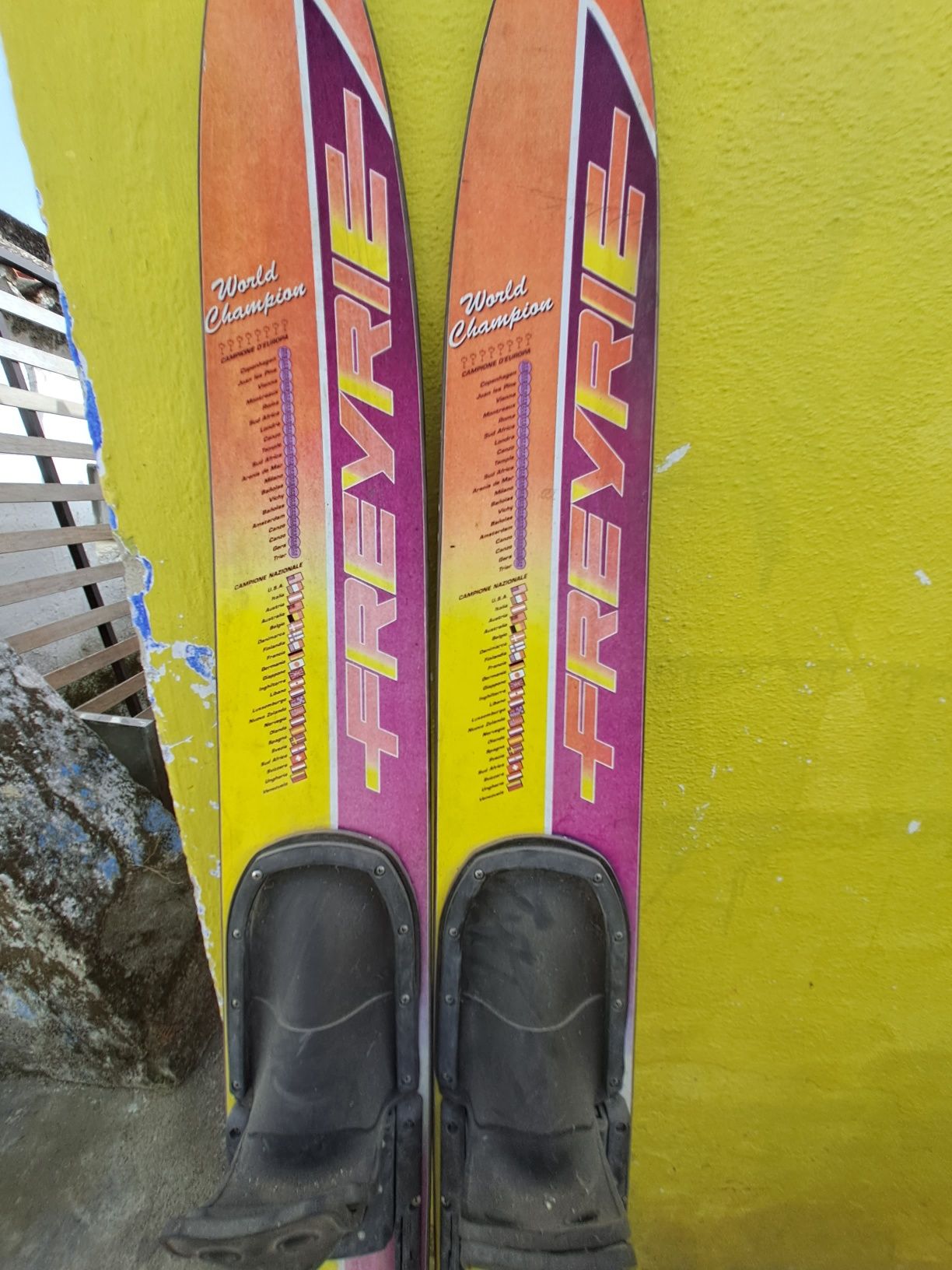 Skis aquáticos usados