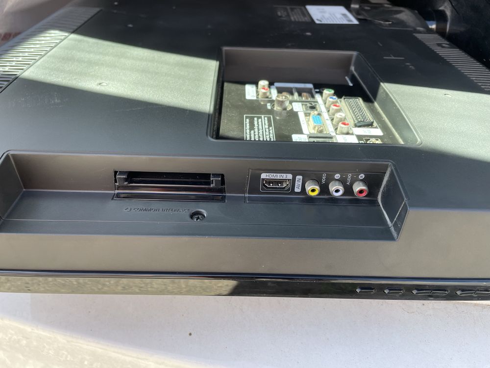 Televisão Samsung LCD Modelo 32B530 P7W para peças