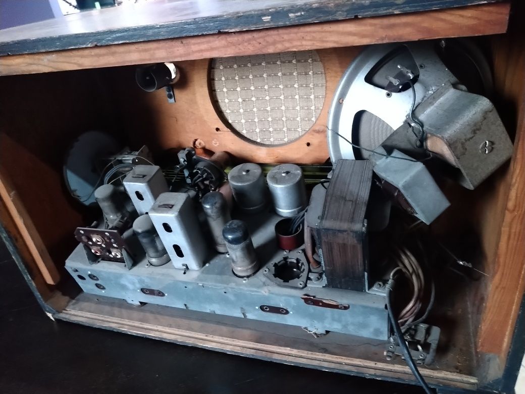 Stare zabytkowe radio stolica