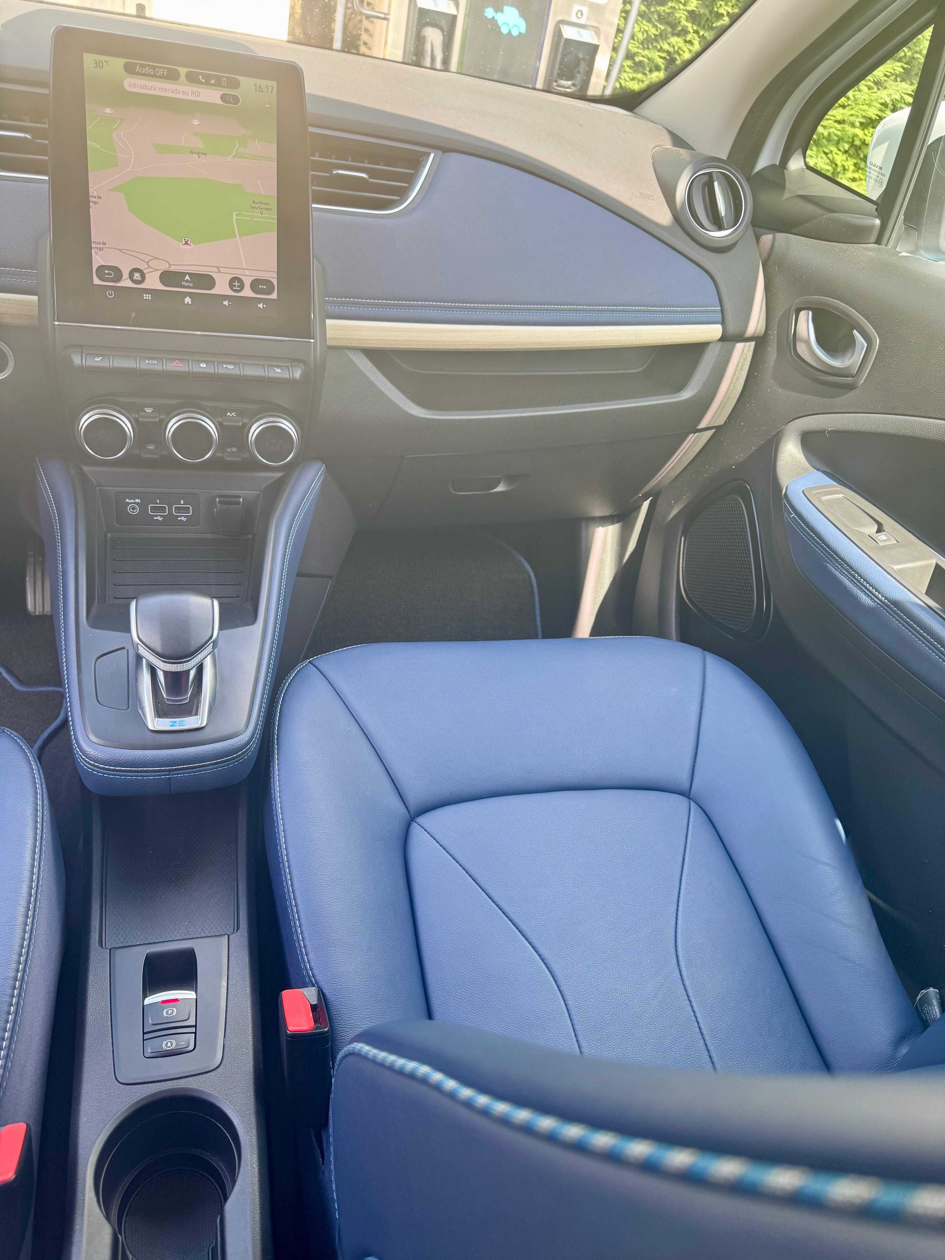 Renault Zoe Riviera 52 kWh R135 CCS como novo - Estilo e Economia