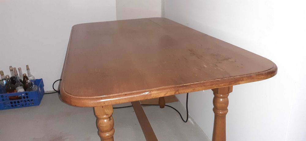 Mesa para cozinha ou sala em madeira