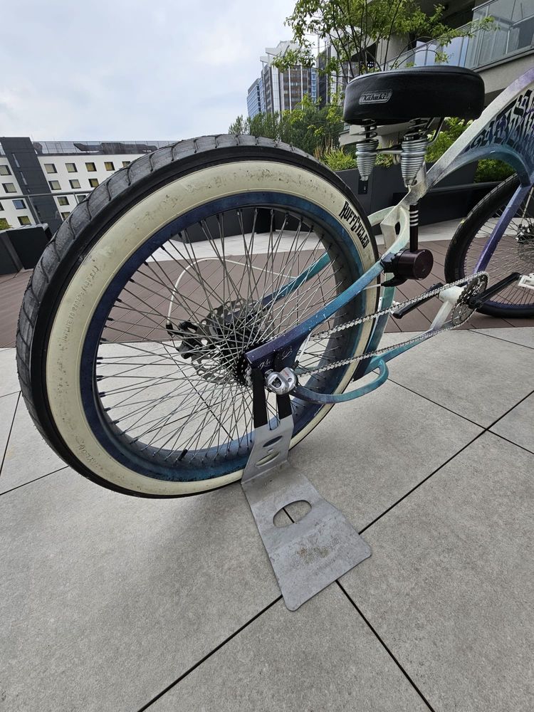 Robiony na zamowienie Kahaki bikes. Dla osoby dorosłej.