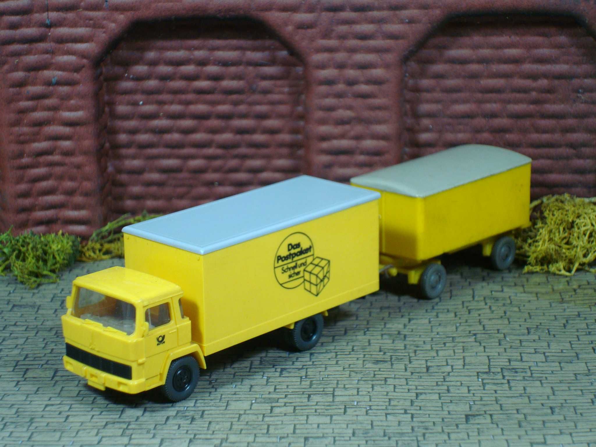 Wiking 550 - Magirus / Camião Postal c/ Reboque "Deutsche Post"/ Usado