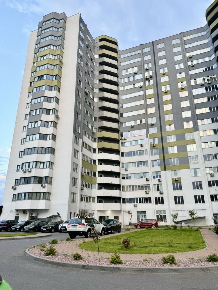 Продається  3х кім. кв. В Центрі міста по  вул. Грушевського