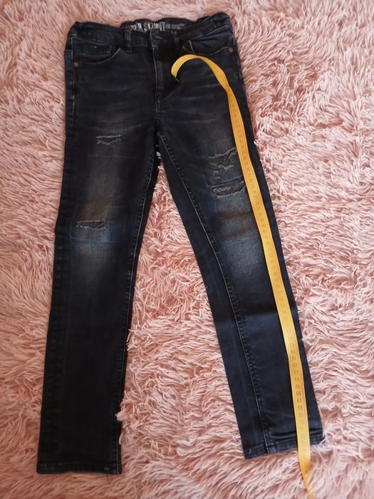 Подарую взуття та одяг