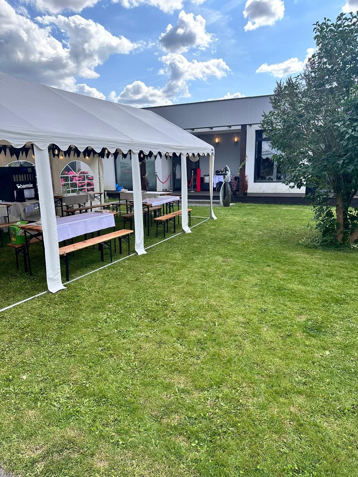 Wynajem namiotu, wynajem namiotów, krzesła, JBL partybox, dmuchaniec,