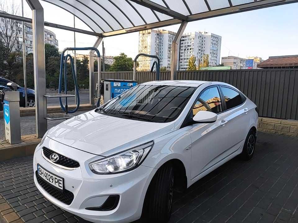 Hyundai Accent 2018 ,состояние отличное,заводской окрас!