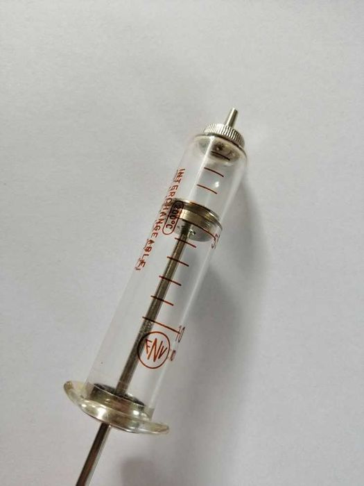 Strzykawka szklana z obsadą metalową. Kolekcjonerska. Vintage, unikat.