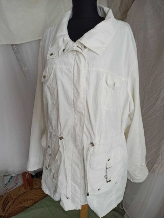 Белая легкая курточка 52-54р.