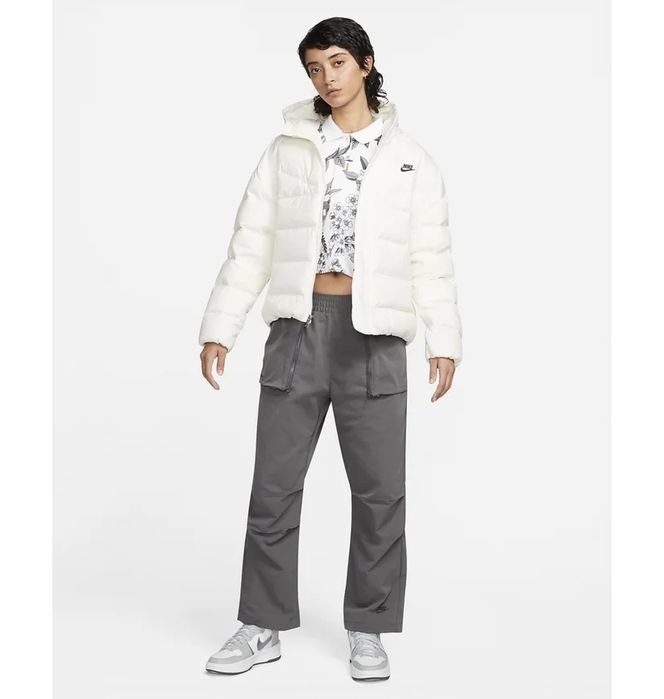 Куртка жіноча Nike Sportswear Storm-Fit Windrunner XS