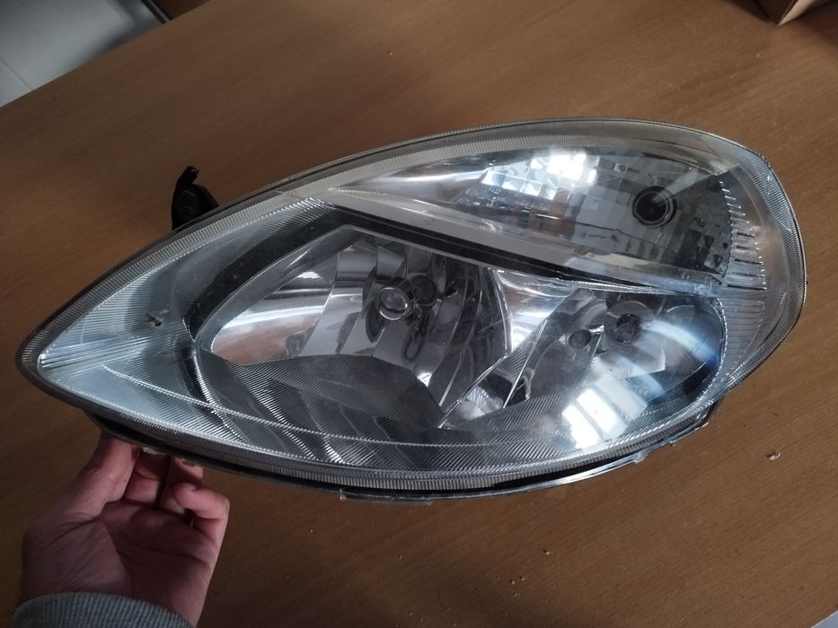 Farol lado esquerdo Lancia musa