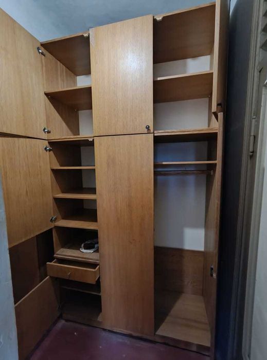 Шафи (високі) у вітальню