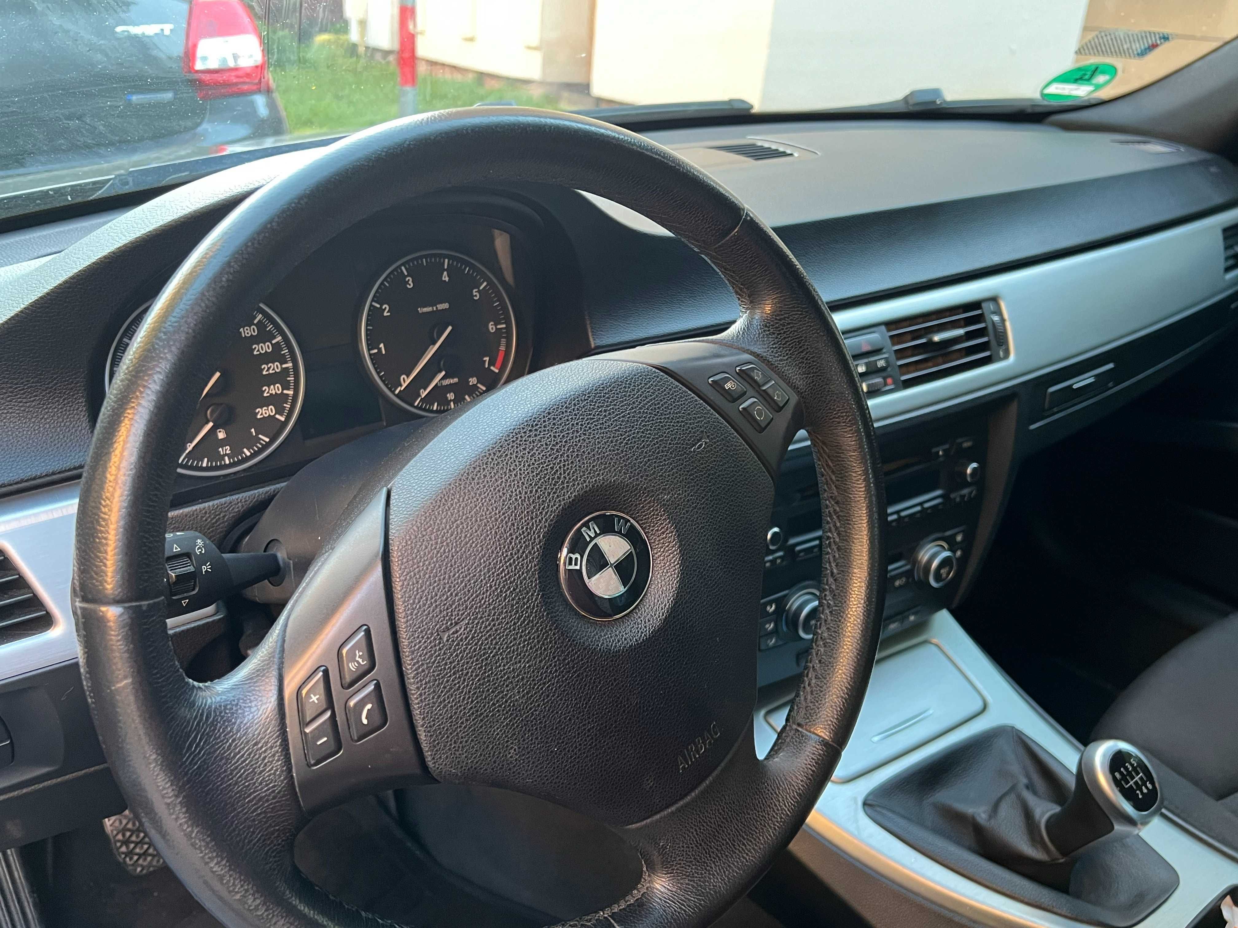 BMW Seria 3 BMW e90 2.0 144km 318i