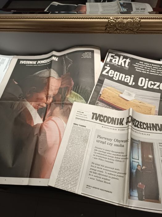 Jan Paweł ll gazety z dni uroczystości żałobnych